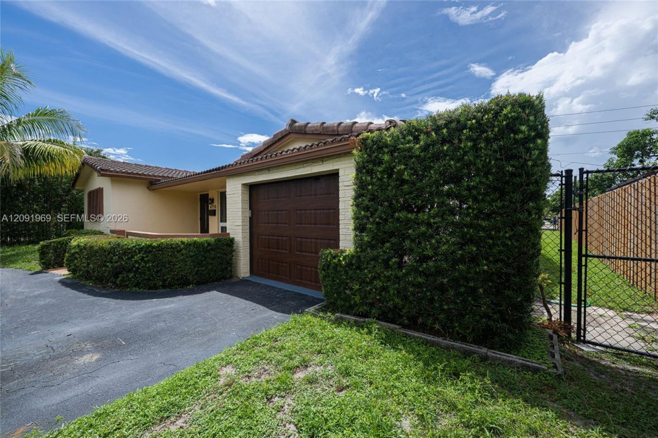 4710 W Park Rd , Hollywood, FL 33021 Photo