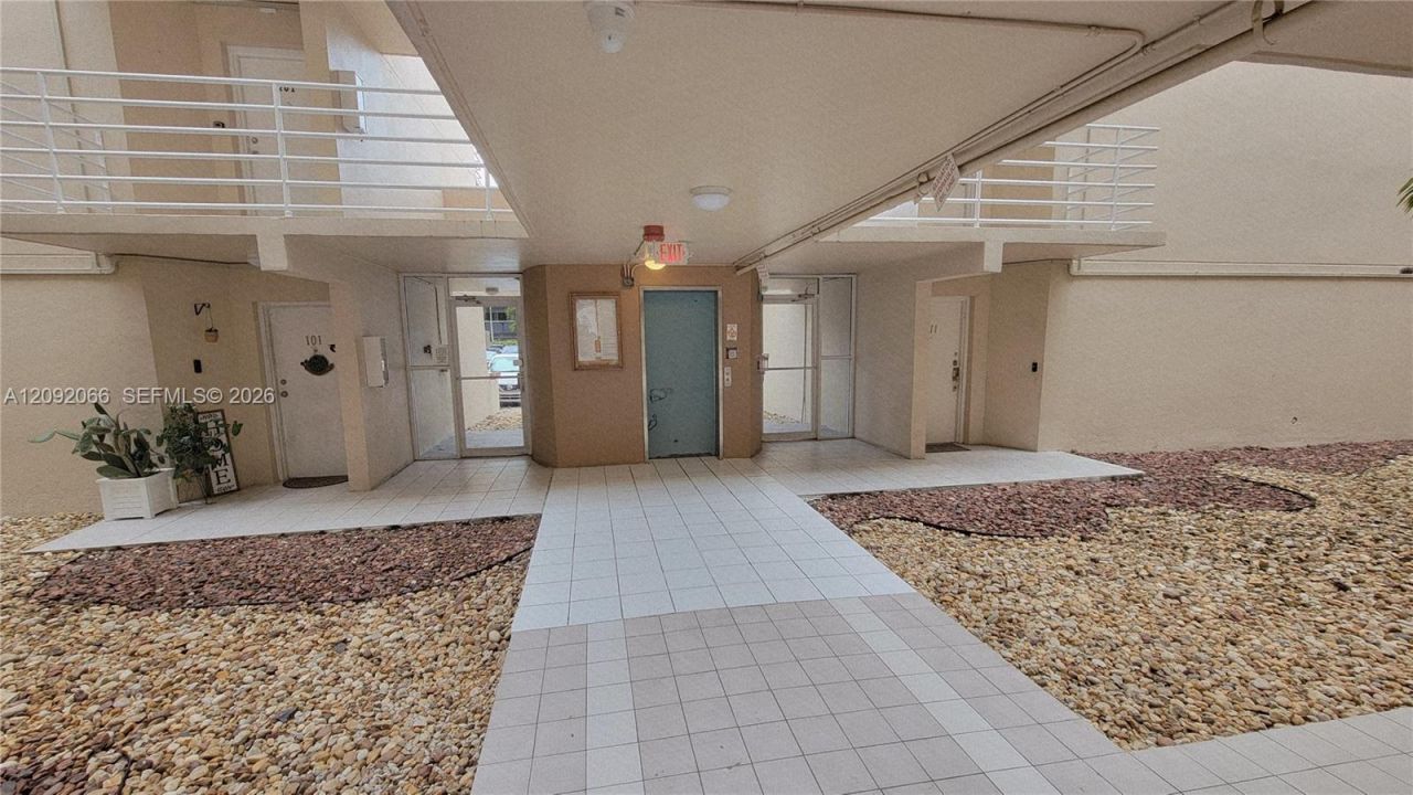 8050 NW 8th St, Unit 1407, Miami, FL 33126 Photo