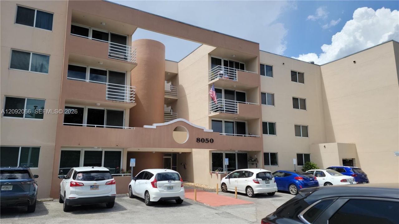 8050 NW 8th St, Unit 1407, Miami, FL 33126 Photo