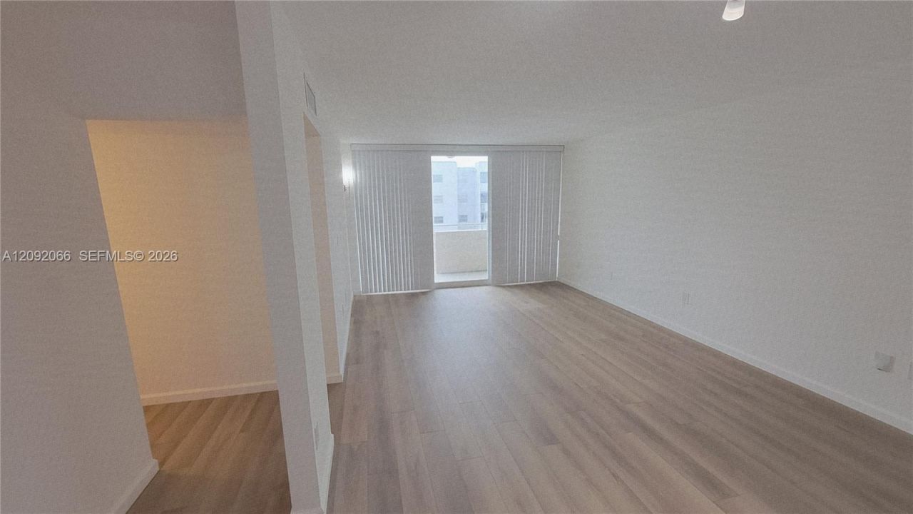 8050 NW 8th St, Unit 1407, Miami, FL 33126 Photo