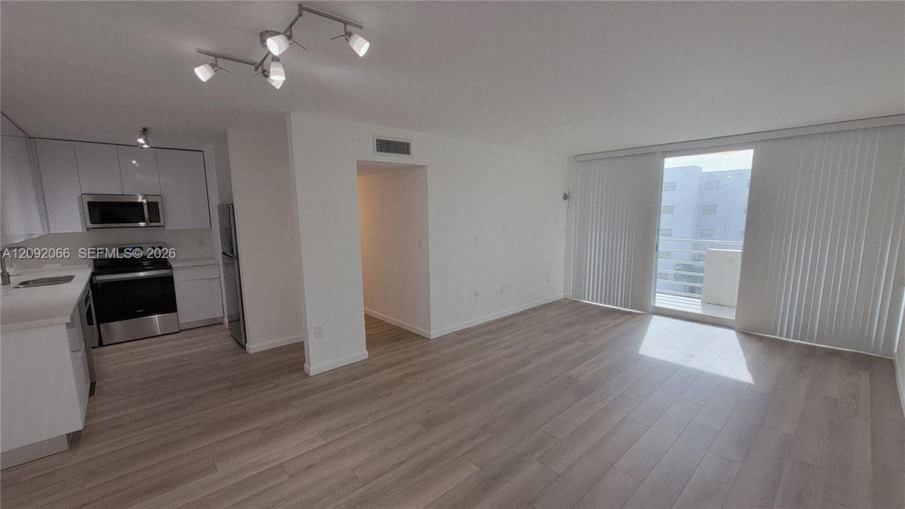 8050 NW 8th St, Unit 1407, Miami, FL 33126 Photo