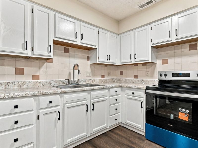 641 Siebert Street , Columbus, OH 43206 Photo 9