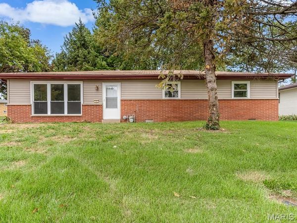 17 Neptune Drive , Belleville, IL 62226