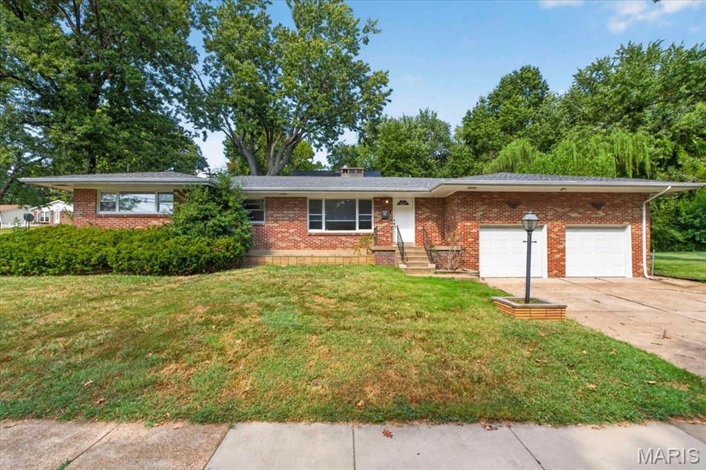9091 Patrick Drive , Saint John, MO 63114 Main Photo