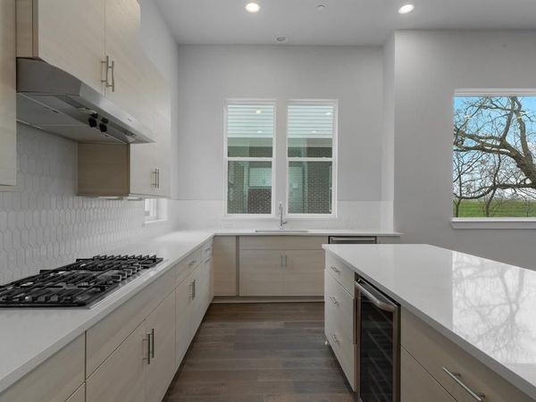 381 E Greenbriar Lane, Unit 1005, Dallas, TX 75203