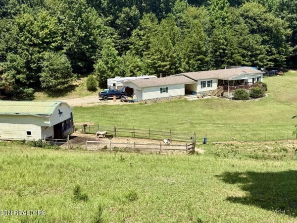 1410 Old Chisholm Tr, Dandridge, TN 37725