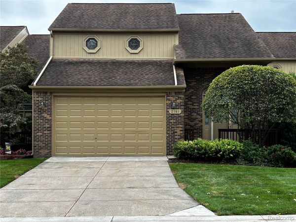 2161 Crystal Drive, Unit 8, Rochester Hills, Mi 48309