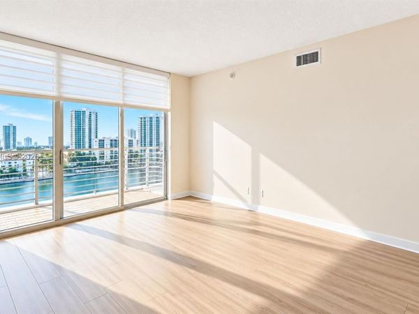 335 S Biscayne Blvd , Unit 1601, Miami, FL 33131