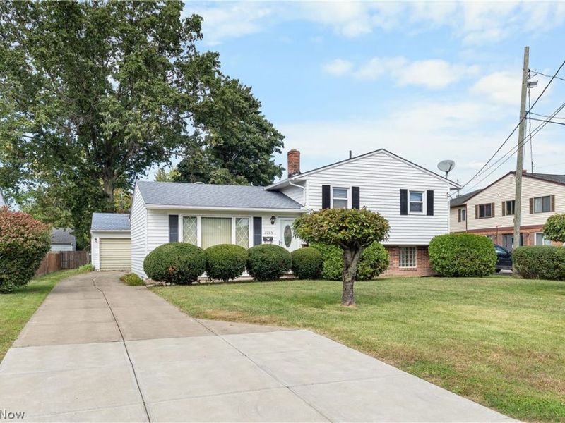 7765 Fern Drive, Mentor on the Lake, OH 44060 Photo 2