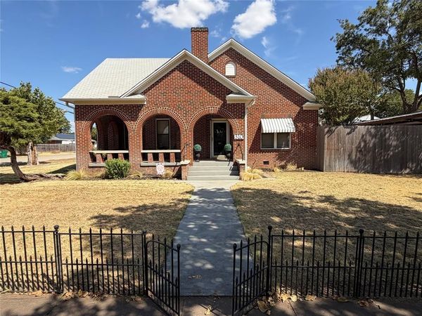 310 N Donald Street , Seymour, TX 76380