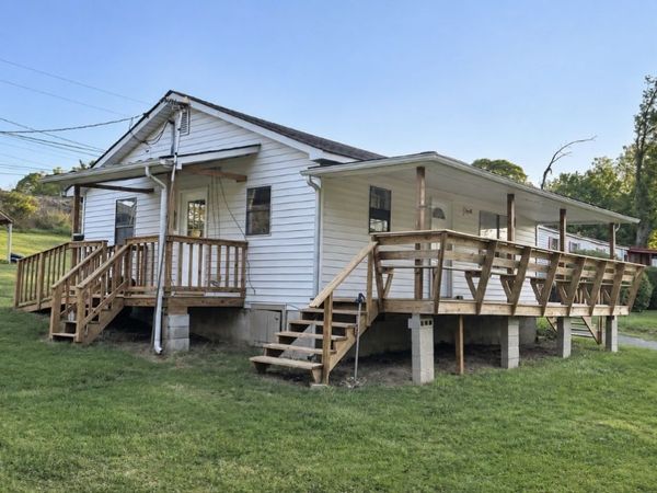 995 W Front St , Erin, TN 37061