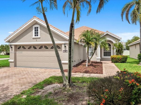 827 SW Lake Charles Cir , Port St. Lucie, FL 34986