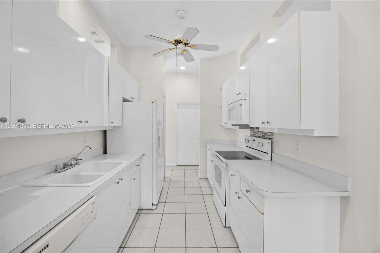 827 SW Lake Charles Cir, Port Saint Lucie, FL 34986 Photo