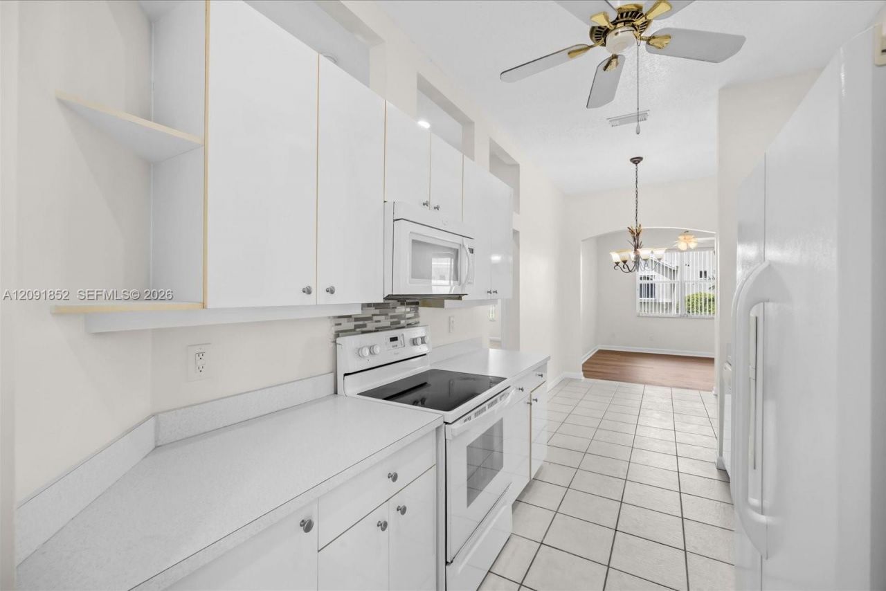 827 SW Lake Charles Cir, Port Saint Lucie, FL 34986 Photo