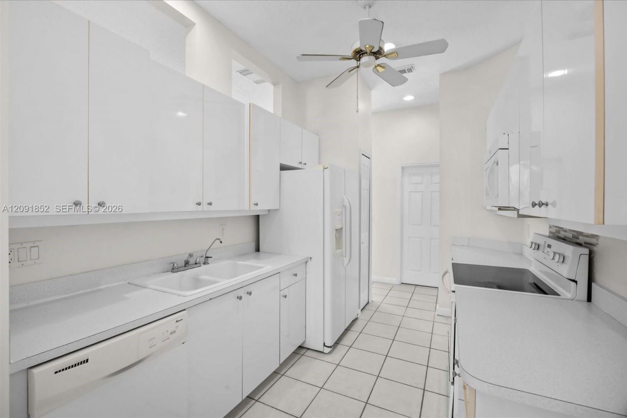 827 SW Lake Charles Cir, Port Saint Lucie, FL 34986 Photo