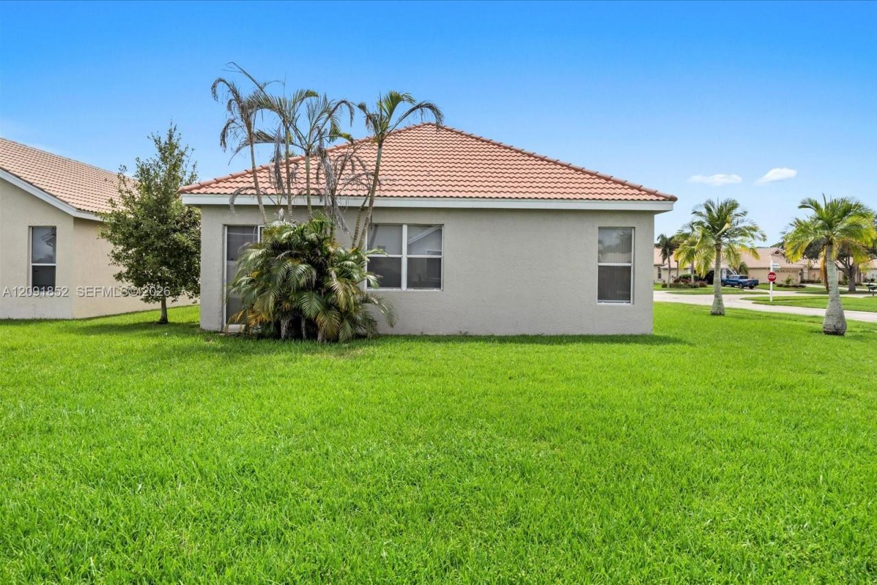 827 SW Lake Charles Cir, Port Saint Lucie, FL 34986 Photo