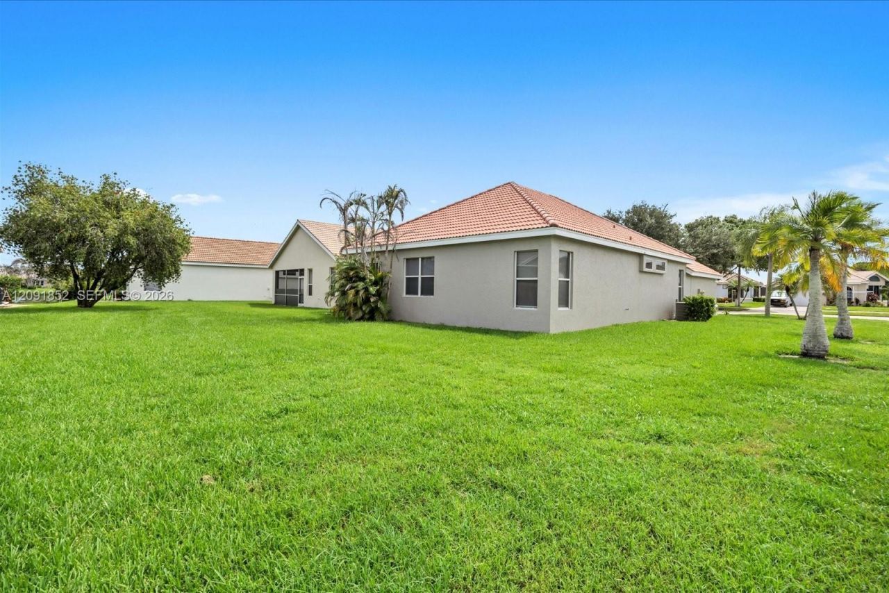 827 SW Lake Charles Cir, Port Saint Lucie, FL 34986 Photo