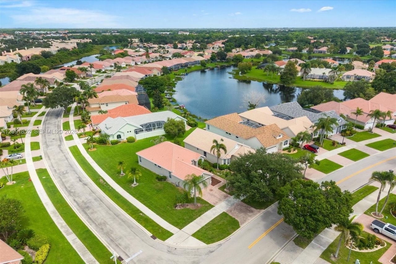 827 SW Lake Charles Cir, Port Saint Lucie, FL 34986 Photo