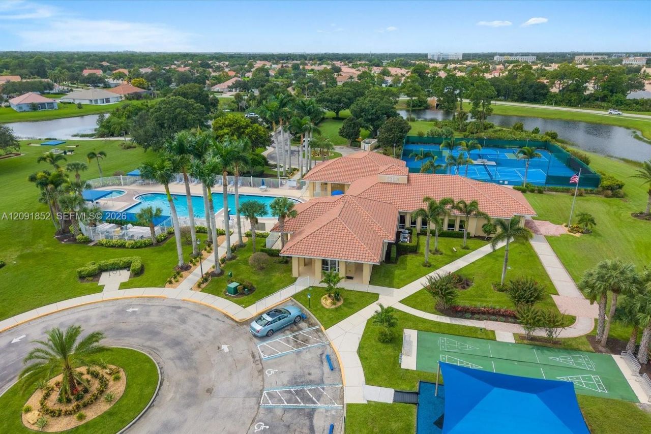 827 SW Lake Charles Cir, Port Saint Lucie, FL 34986 Photo