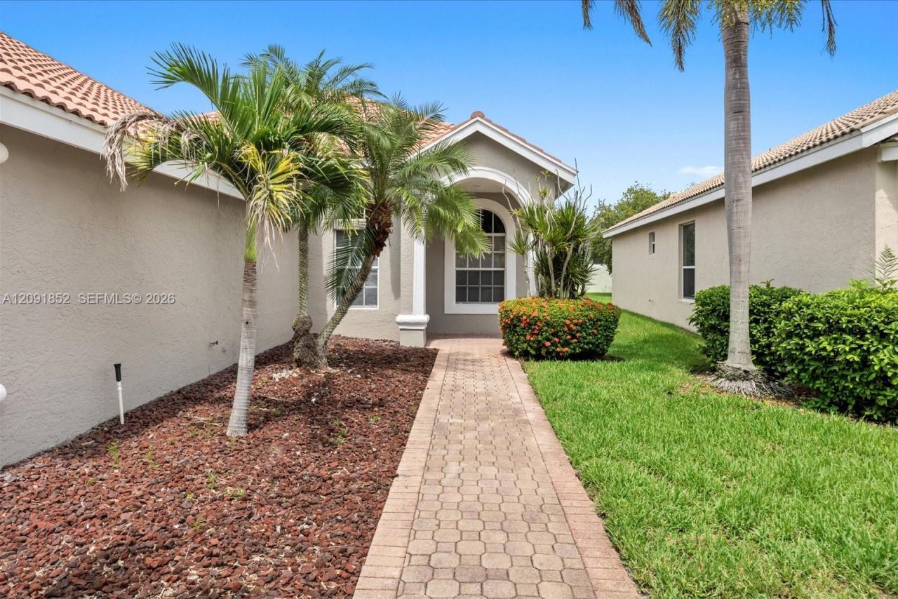 827 SW Lake Charles Cir, Port Saint Lucie, FL 34986 Photo