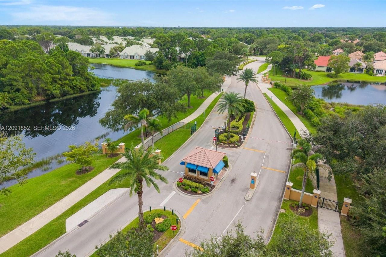 827 SW Lake Charles Cir, Port Saint Lucie, FL 34986 Photo