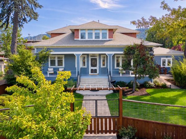 1068 E Main Street, Ashland, OR 97520