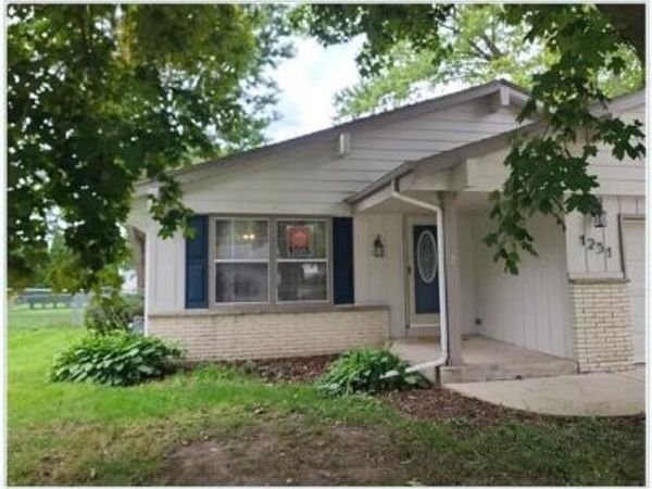 1231 School Dr, Waukesha, WI 53189