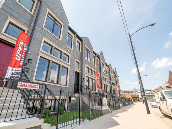 349 E 43rd Street , Chicago, IL 60653