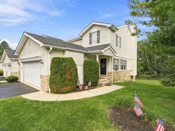 51 Lakeview Dr, Hamburg, NJ 07419