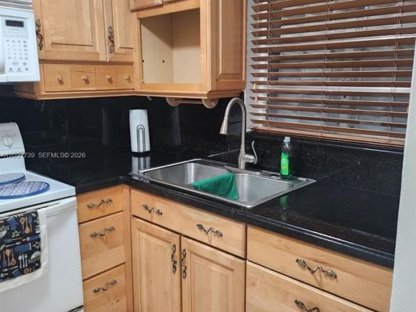 1725 W 60th St , Unit F202, Hialeah, FL 33012