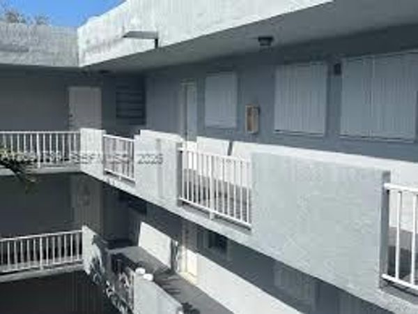 1725 W 60th St , Unit F202, Hialeah, FL 33012