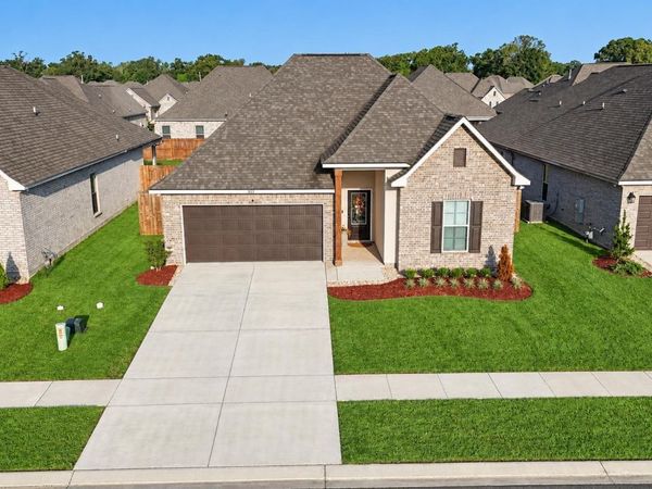 6531 Island Edge Dr, Gonzales, LA 70737