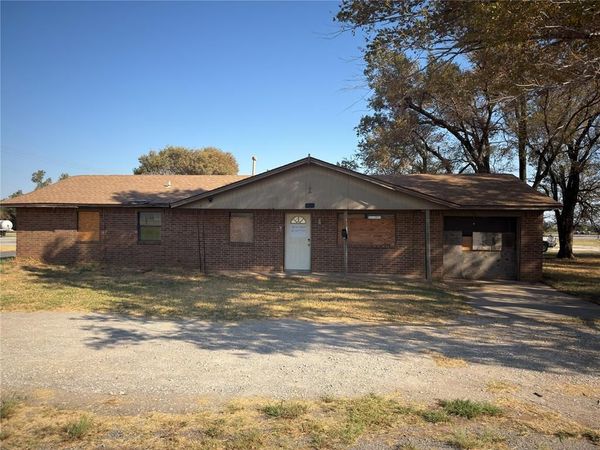400 SE 3rd Street, Geary, OK 73040