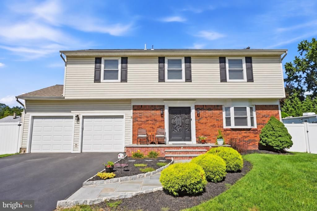 8 NANCIA DRIVE , FALLSINGTON, PA 19054