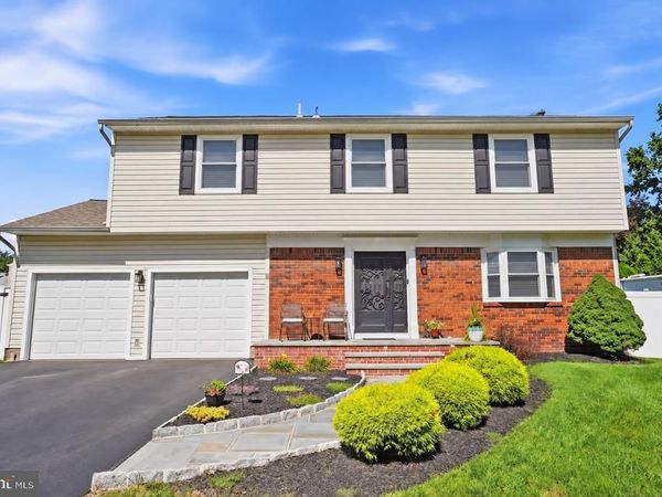 8 NANCIA COURT, FALLSINGTON, PA 19054