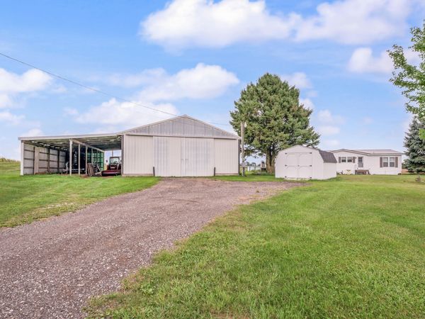 10010 S Beech Avenue, Howard City, MI 49329