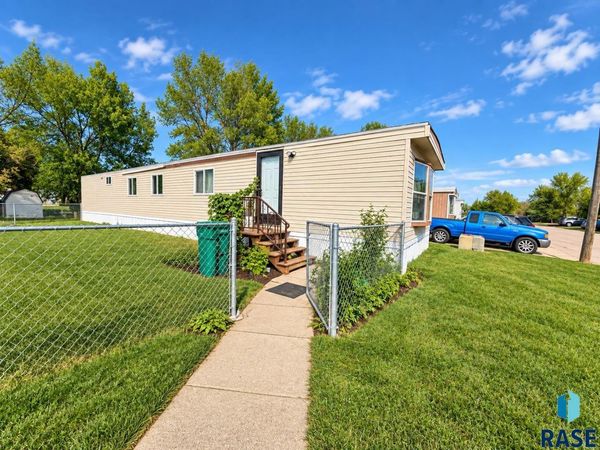 6006 W Flamingo Pl, Sioux Falls, SD 57107