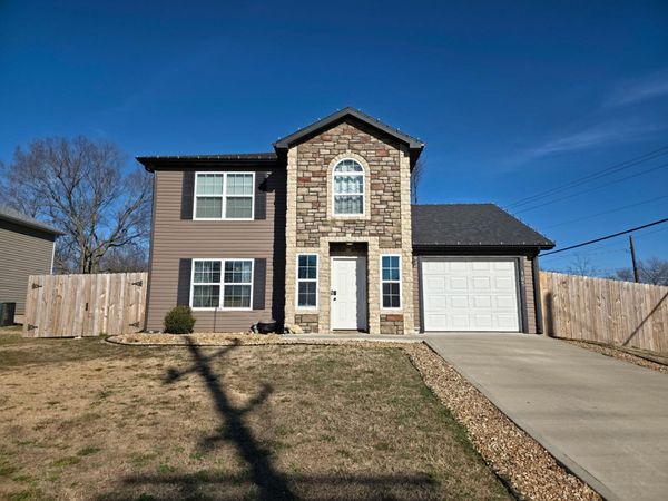 105 W Craig Street , Stockton, MO 65785