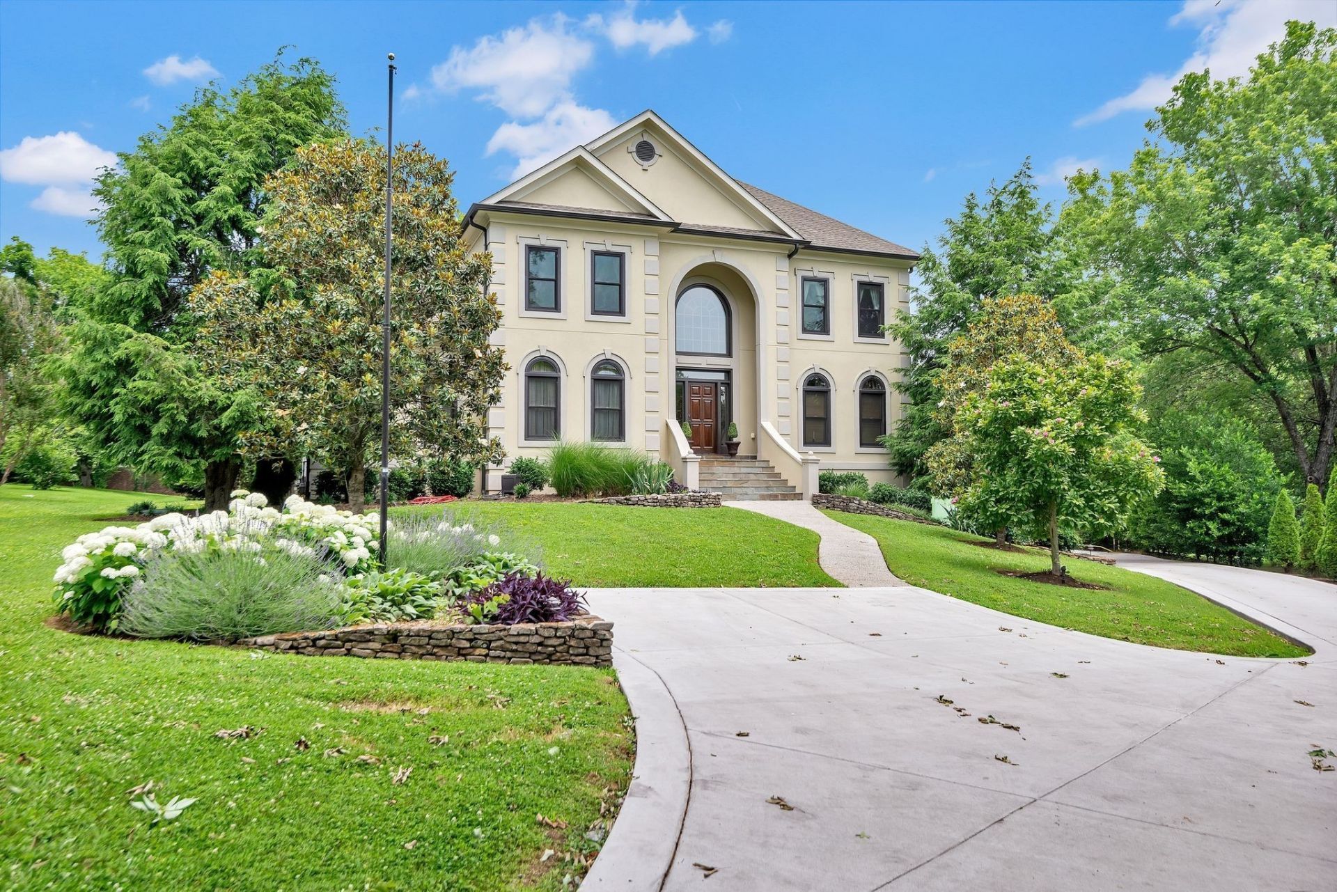 749 Adkisson Ln, Nashville, TN 37205 Main Photo