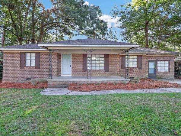 702 Woodhaven Dr., Hattiesburg, MS 39401