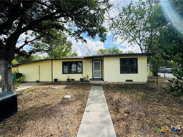 2003 N Guadalupe Street , Seguin, TX 78155