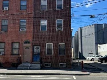 332 N 10TH STREET, PHILADELPHIA, PA 19107