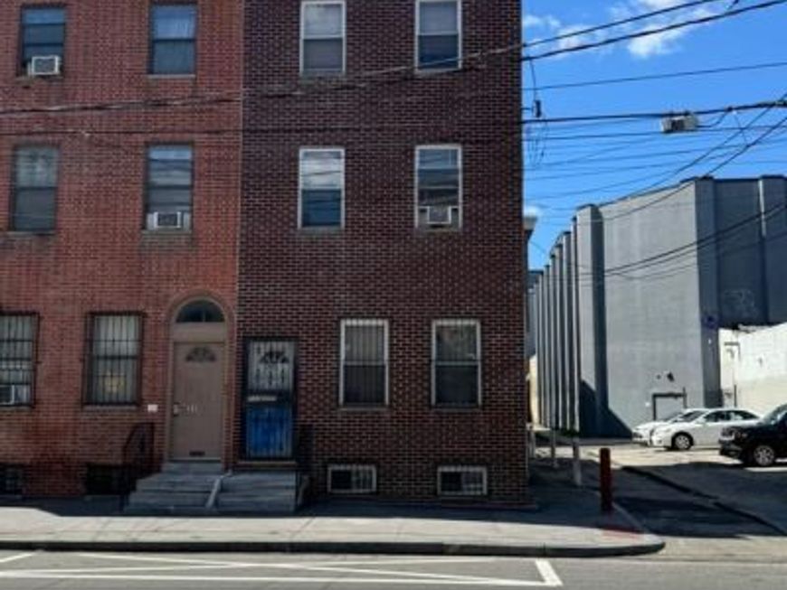 332 N 10th Street, Philadelphia, PA 19107 Main Photo