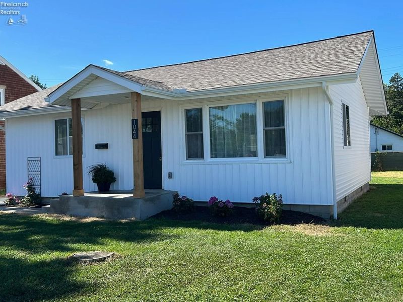 1044 Decatur, Vermilion, OH 44089 Photo 3