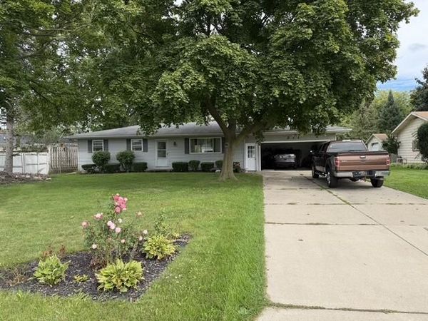 211 Leland Place, Lansing, MI 48917
