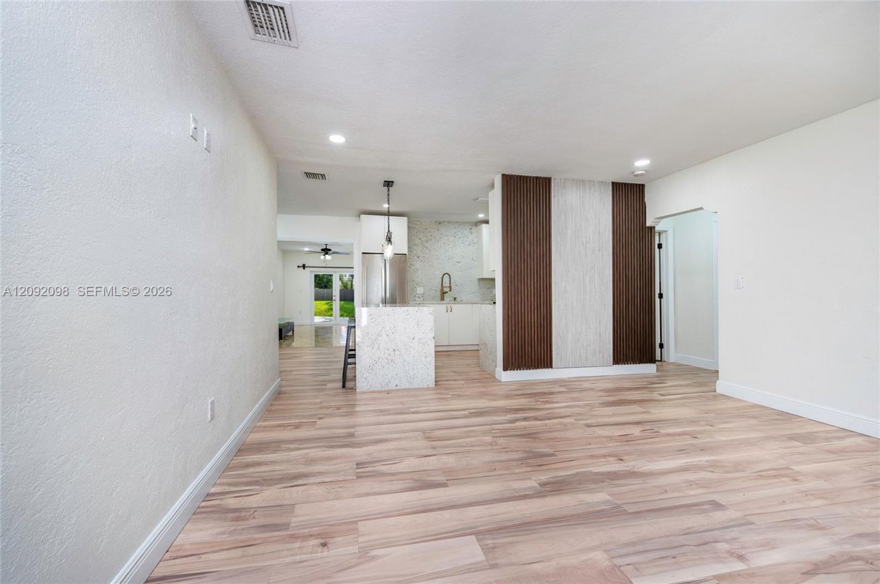 589 Miller Dr , Miami Springs, FL 33166 Photo
