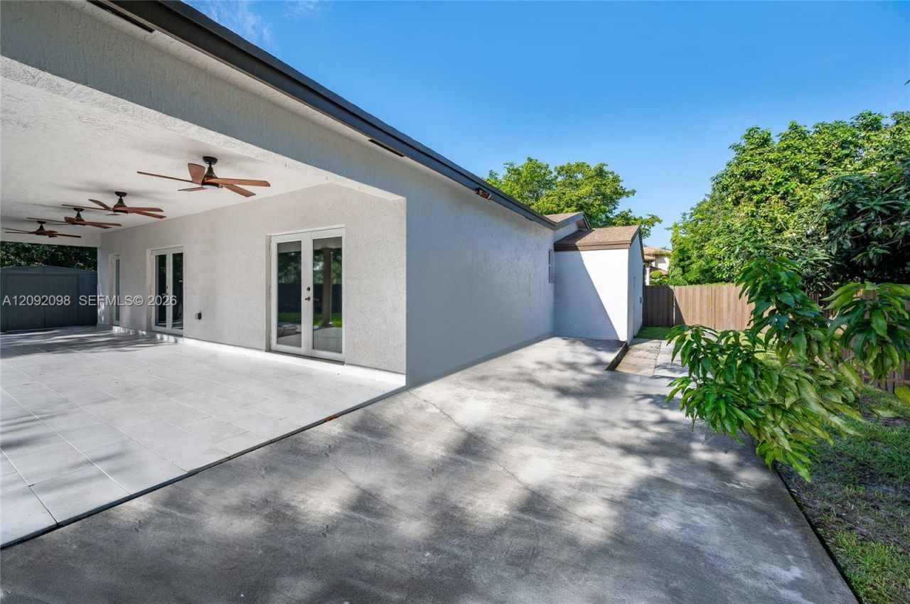 589 Miller Dr , Miami Springs, FL 33166 Photo