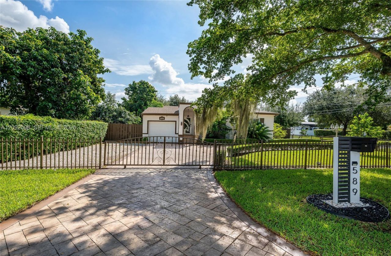 589 Miller Dr , Miami Springs, FL 33166 Photo