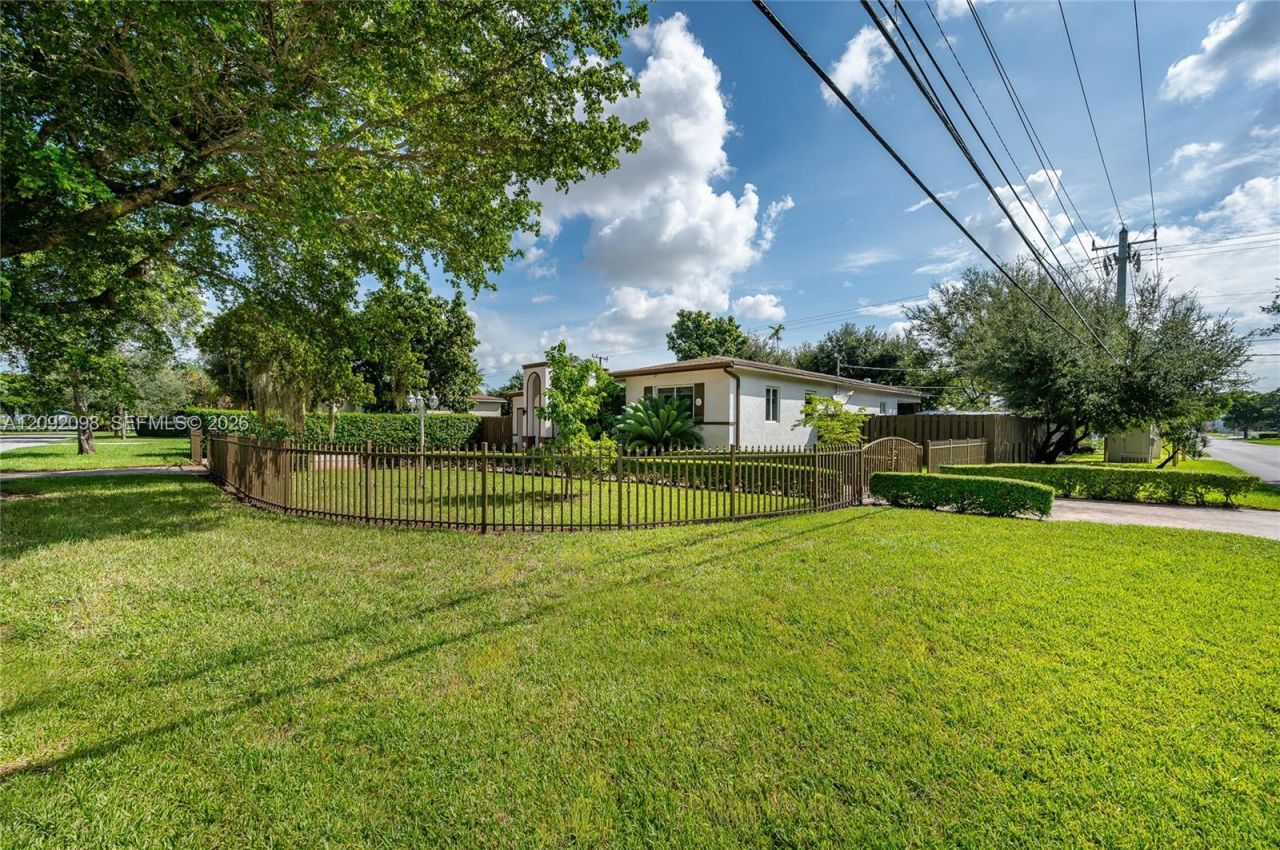 589 Miller Dr , Miami Springs, FL 33166 Photo