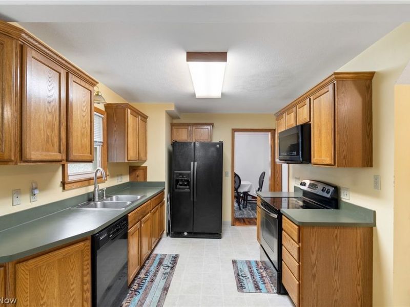 300 E 216th Street, Euclid, OH 44123 Photo 10
